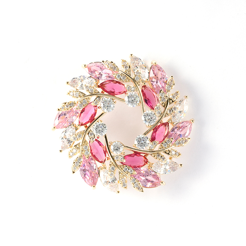 Wreath Brooch Available $5.4-5.9