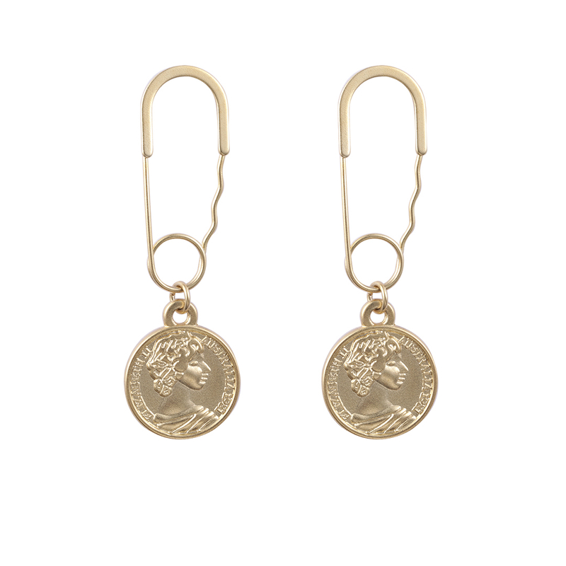 Fashionable Style Queen Coin Pendant Earrings 