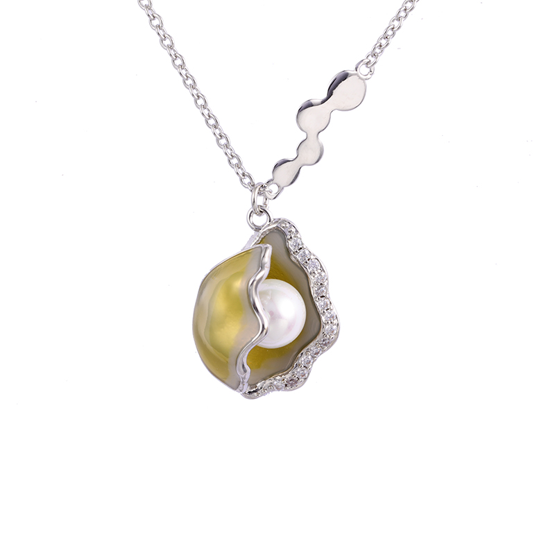 Pearl-in-bud Necklace