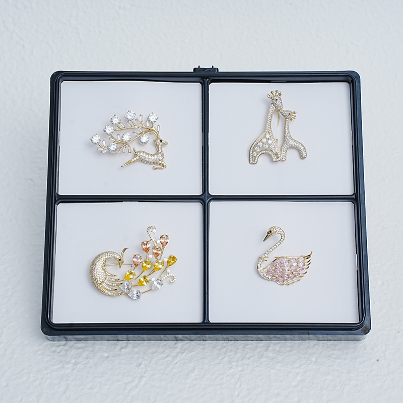 Brooch in packing box wholesale BBR001-2X2