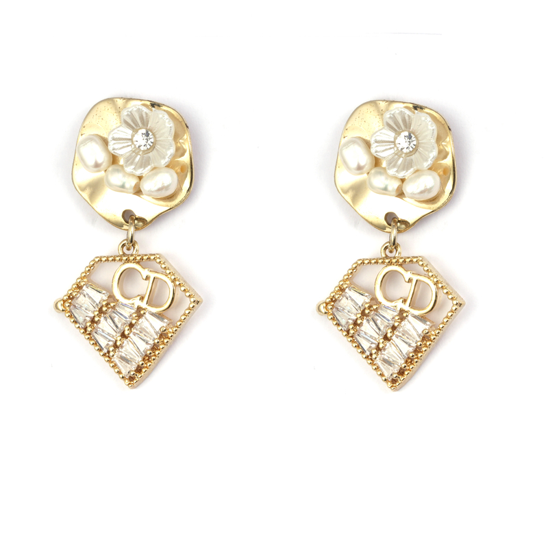 Pearl And Cz Decorated Diamond Shaped Fashion Earrings
