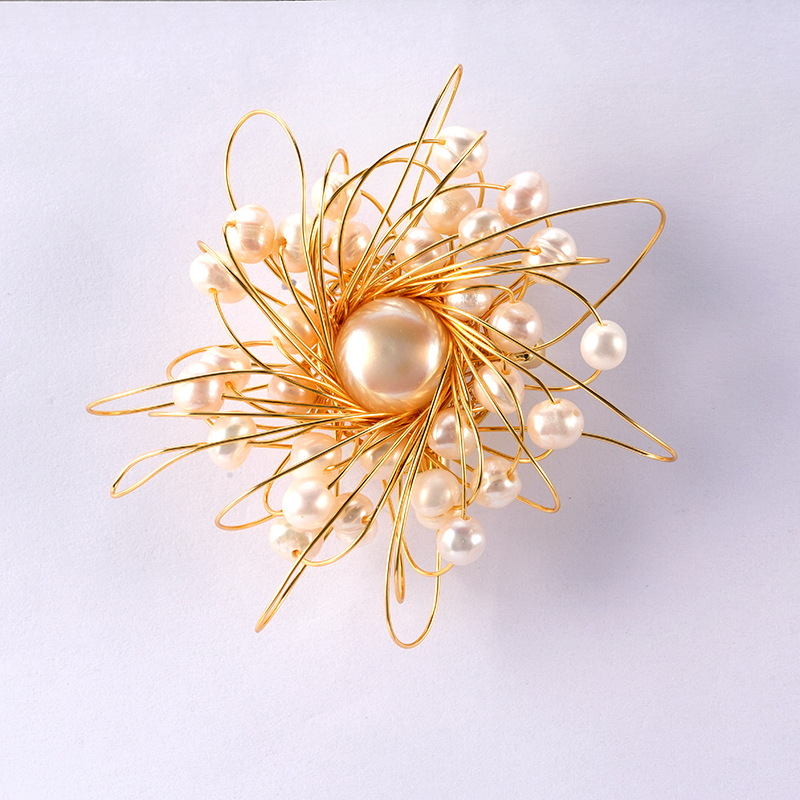 Pearl Flower Brooch Available $5.7-6.2