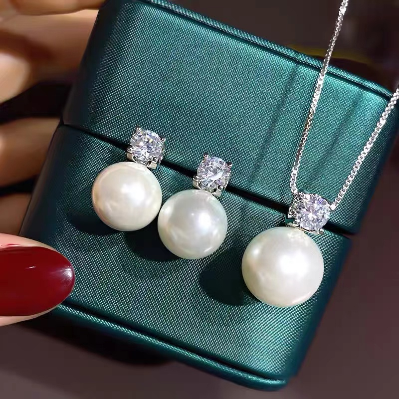 White Big Pearl Pendant Necklace and Studs Set STB007